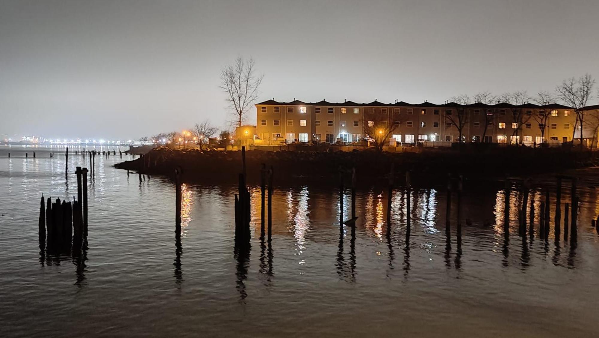 Waterfront Gem Duplex 3 Bedroom 2floor In Whitestone Bronx Free Parking Hébergement de vacances