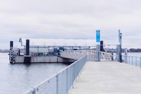 Waterfront Gem Duplex 3 Bedroom 2floor In Whitestone Bronx Free Parking Hébergement de vacances