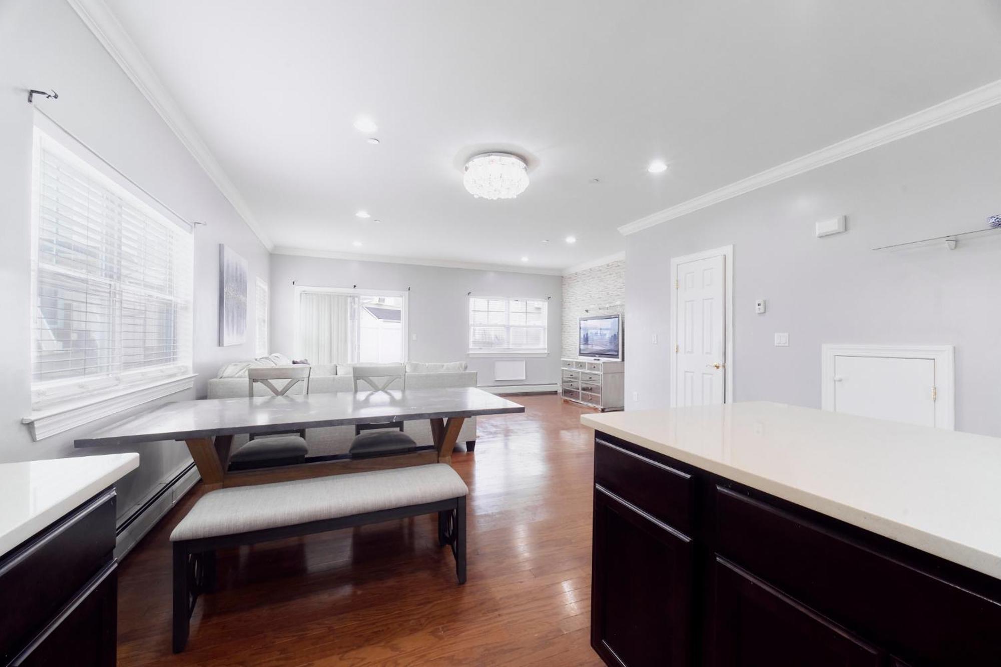 Vakantiehuis Waterfront Gem Duplex 3 Bedroom 2floor In Whitestone Bronx Free Parking *